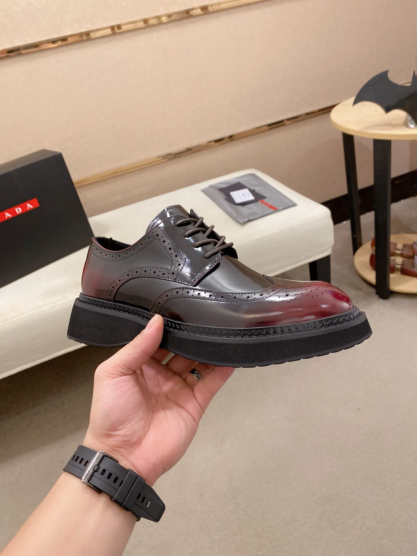 Factory price 720💰 🍁🍁High version High-quality new PRADA (Prada) counters are launched simultaneously, new men's shoes, 😘fabrics are selected from imported lacquered first-layer cowhide, and imported cowhide lining. 👍🏿 High-end ☄️ air-cushion molded anti-slip rubber outsole, exquisite lines, simple and elegant, comfortable and high-end for leisure travel. Code number: 38 to 45
